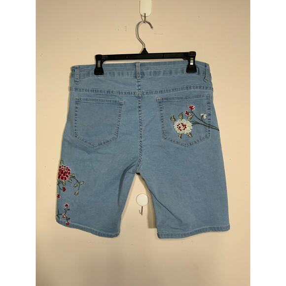Sandpiper Petite Flowery Embroidered Shorts Size 14P - USED - Picture 2 of 10